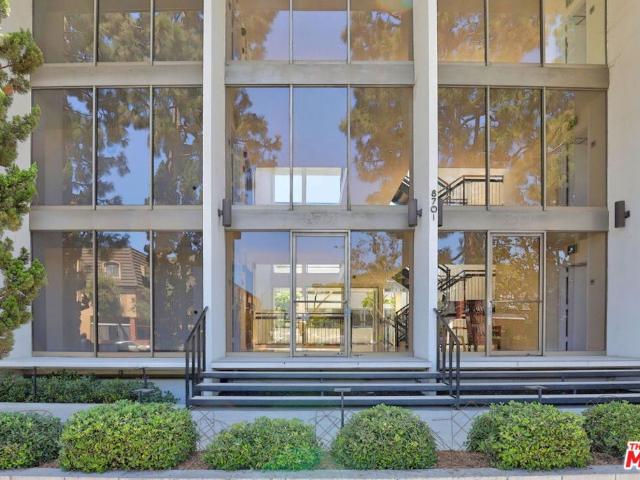 Condo for sale in Canoga Park, California