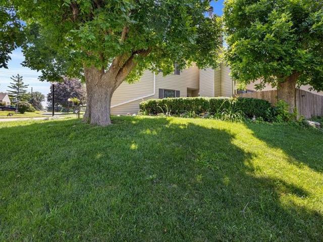 Townhouse for sale in Urbandale, Iowa