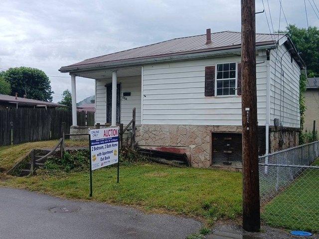 House for sale in Hernshaw, West Virginia