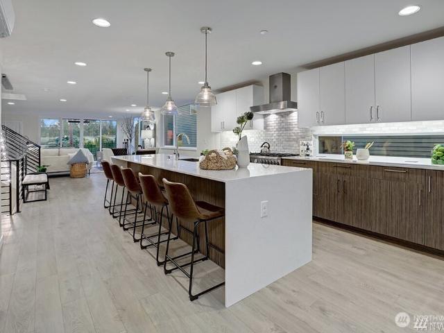 Condo for sale in Kirkland