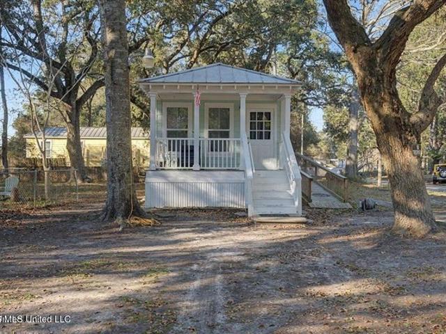 House for sale in Ocean Springs, Mississippi
