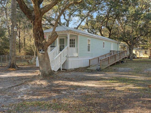 House for sale in Ocean Springs, Mississippi