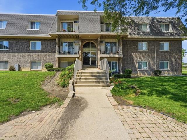 Condo for sale in Prospect Heights, Illinois