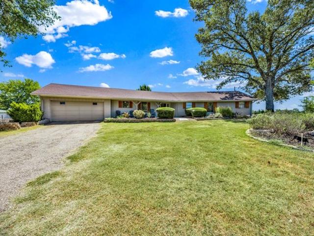 House for sale in Como, Texas