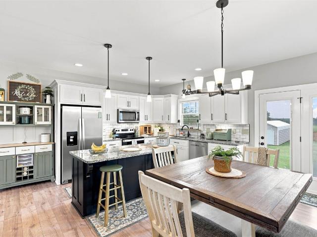 House for sale in Scottsville, Allen County