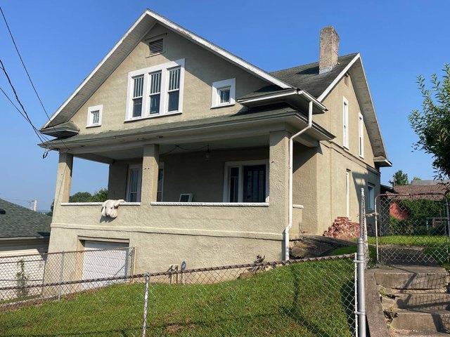 House for sale in Charleston, West Virginia