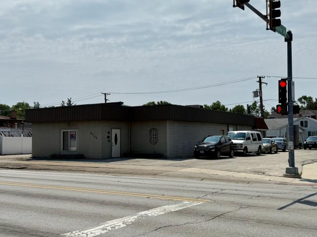 Commercial for sale in Lyons