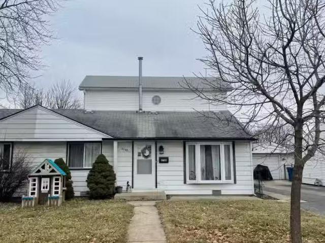 Condo for sale in Bedford Park