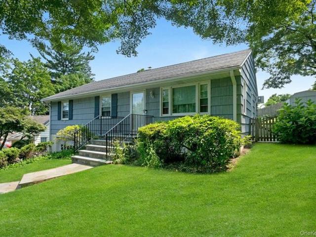 House for sale in Thornwood, New York