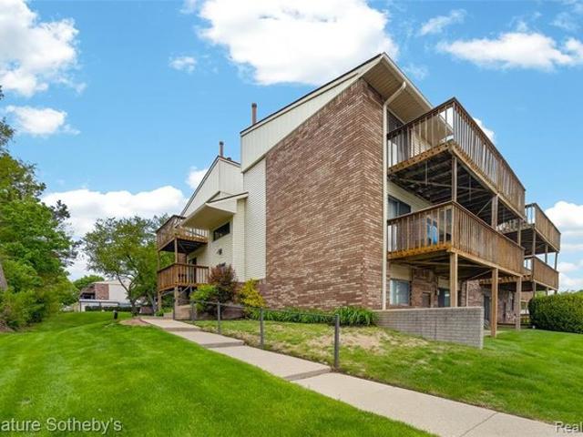 Condo for sale in Walled Lake, Michigan