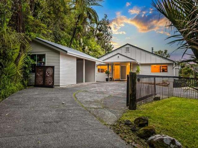 House for sale in Oratia, Oroua County