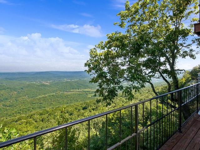 House for sale in Lookout Mountain, Georgia
