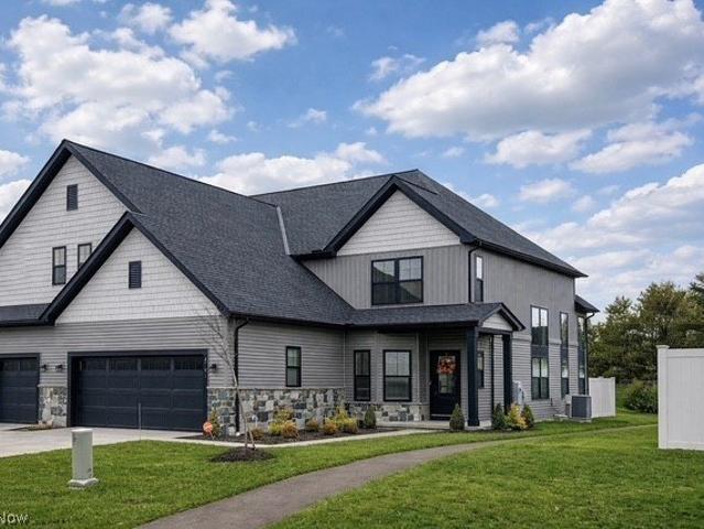 Townhouse for sale in Hinckley, Ohio