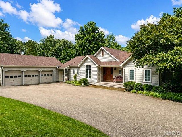 House for sale in Pacific, Missouri