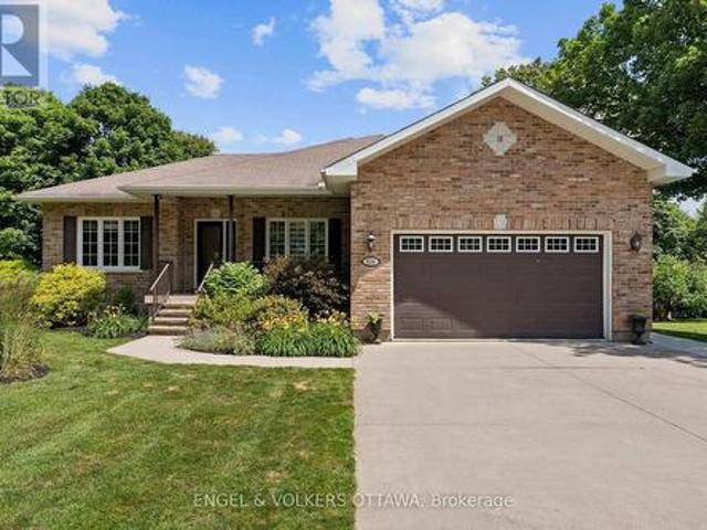 House for sale in Renfrew, Ontario