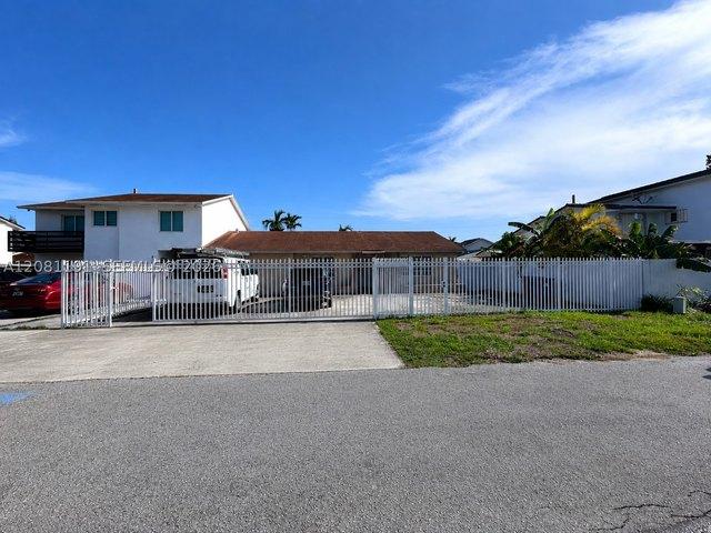 Townhouse for sale in Miami, Florida