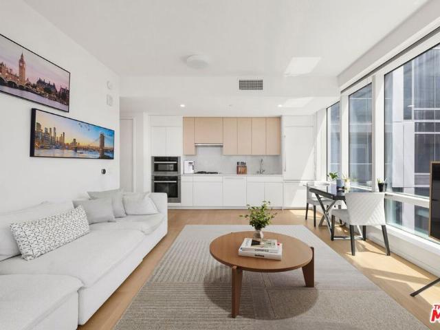 Condo for sale in Canoga Park, California