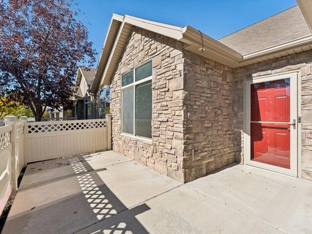 Townhouse for sale in Syracuse, Utah