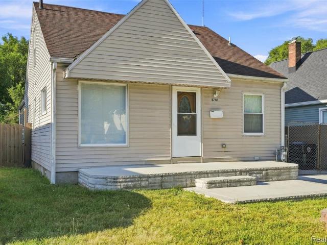 House for sale in Oak Park, Michigan