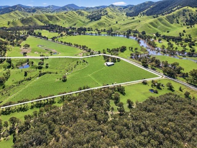 Cottage for sale in Walwa, Victoria