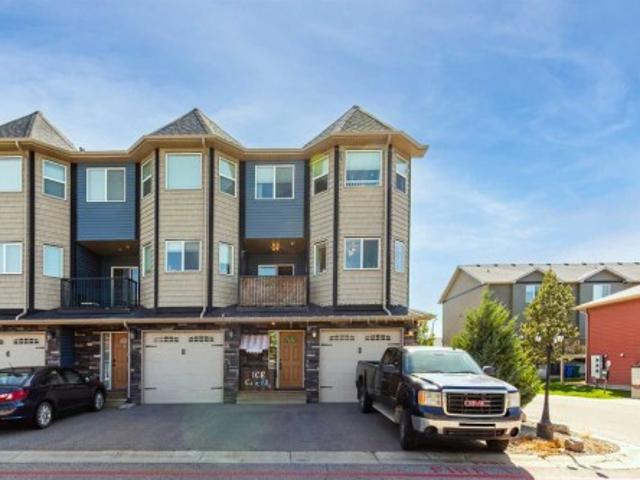 Townhouse for sale in Sunridge, Lethbridge