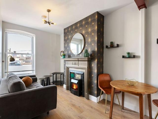Apartment to rent in Bluebell, North Tipperary