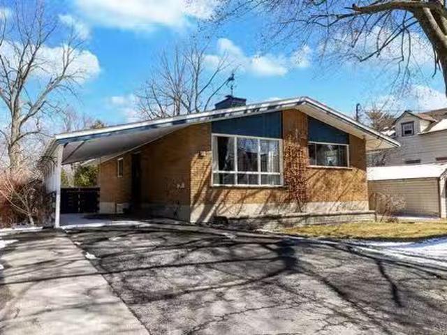 House for sale in Pointe-claire House for sale in Pointe-claire