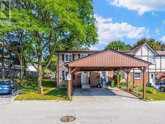 Townhouse for sale in Crosshill, Ontario