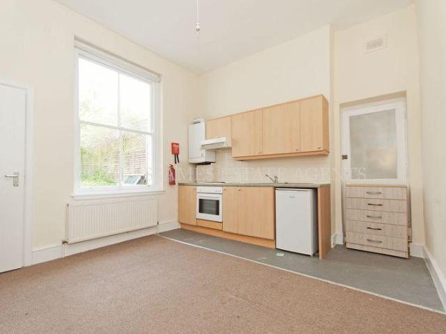 Apartment for rent in Ferme Park, Greater London