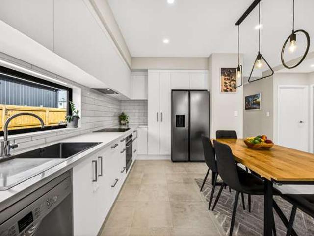 House for sale in Paremoremo