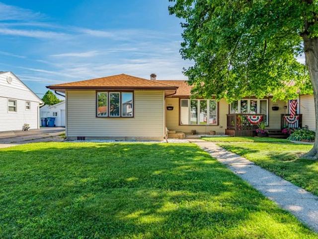 Townhouse for sale in Hometown, Illinois