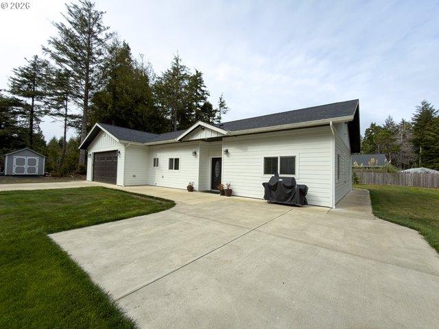 House for sale in Bandon, Coos County