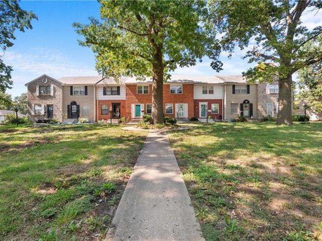 Townhouse for sale in Kansas City, Missouri