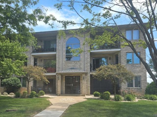 Condo for sale in Hickory Hills, Illinois