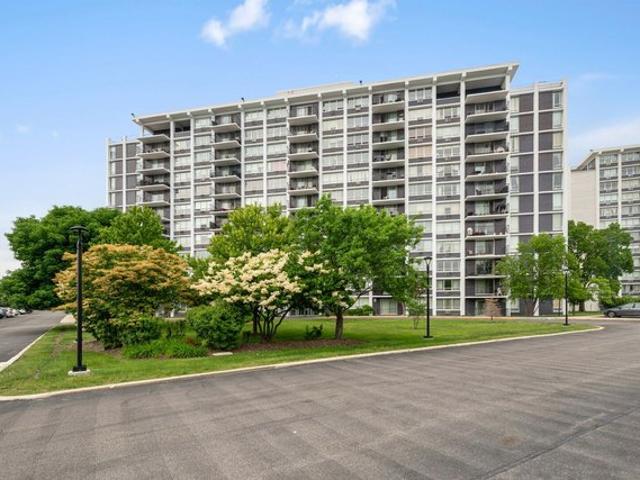 Condo for sale in Niles, Illinois