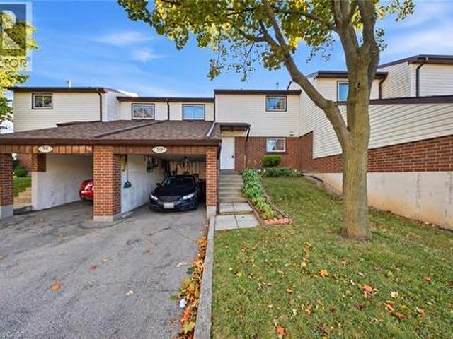 Townhouse for sale in Ancaster, Ontario