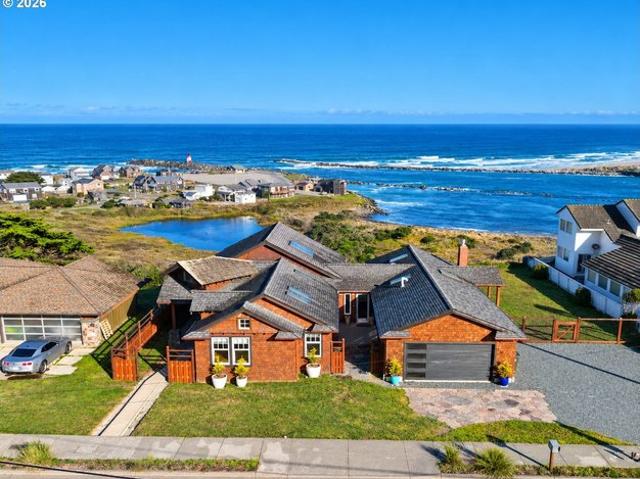 House for sale in Bandon, Coos County