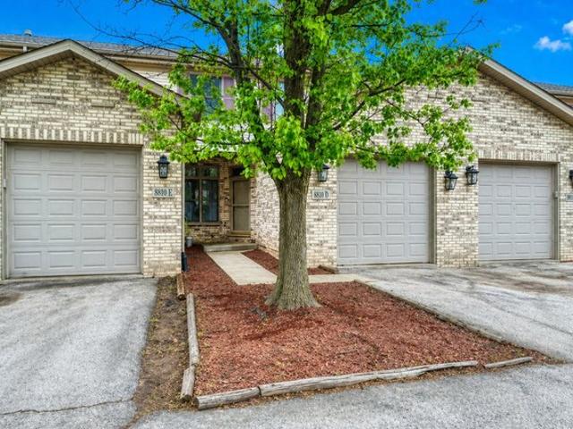 Townhouse for sale in Justice, Illinois