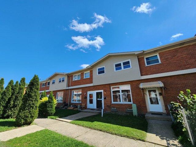 Townhouse for sale in Niles, Cook County
