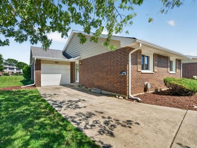 Townhouse for sale in Wheaton, Illinois