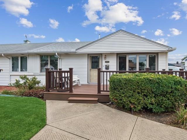 Townhouse for sale in Hometown, Illinois