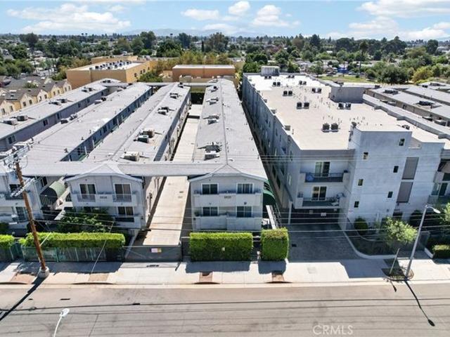Townhouse for sale in Canoga Park, California