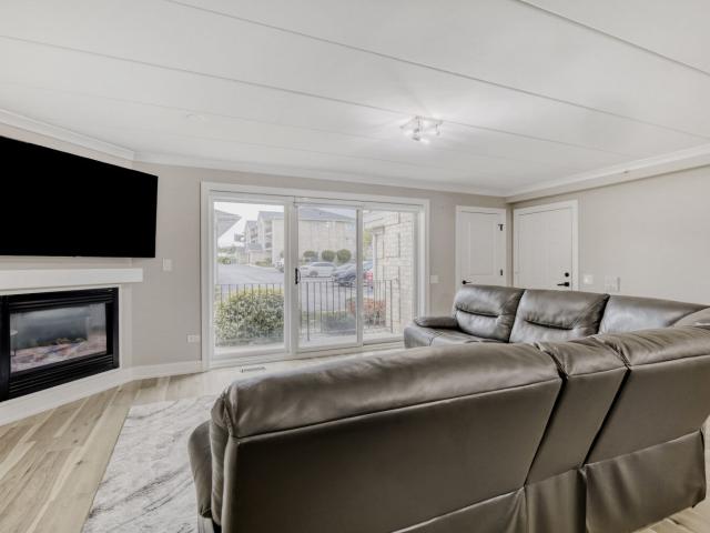 Condo for sale in Justice, Illinois