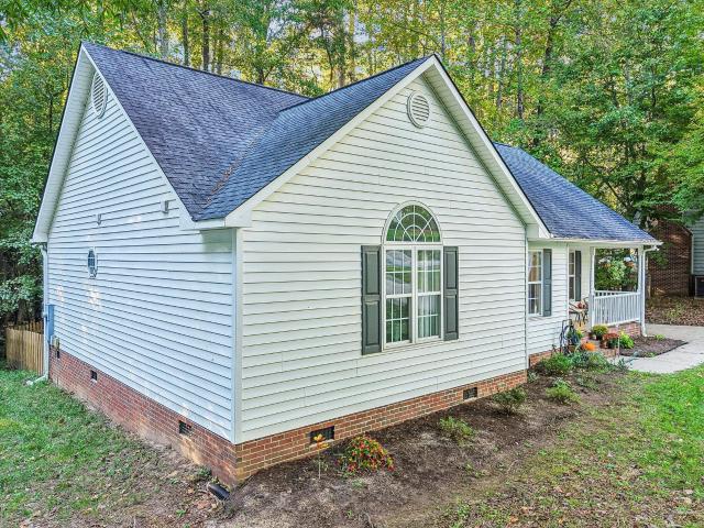 House for sale in Woods of Ashbury, Raleigh
