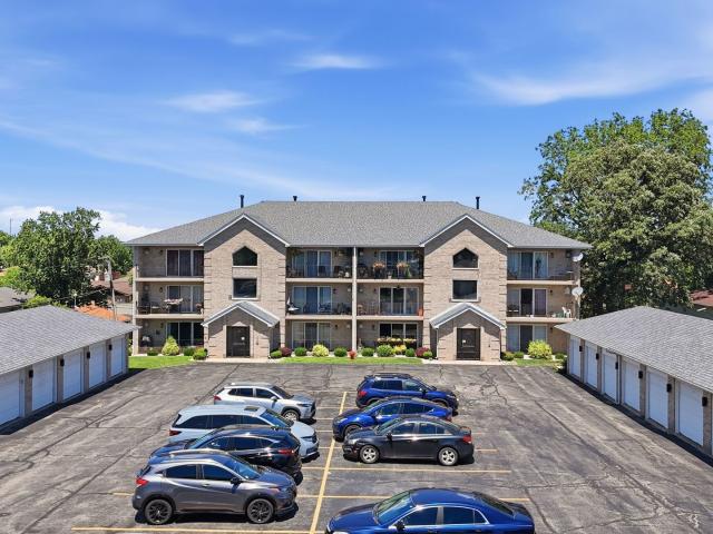 Condo for sale in Justice, Illinois