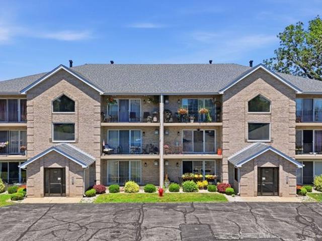 Condo for sale in Justice, Illinois