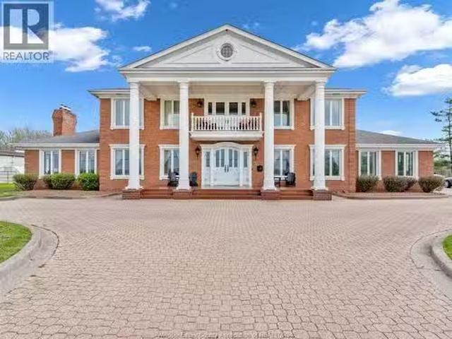 House for sale in Amherstburg, Ontario