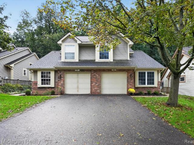 Condo for sale in Fenton, Michigan