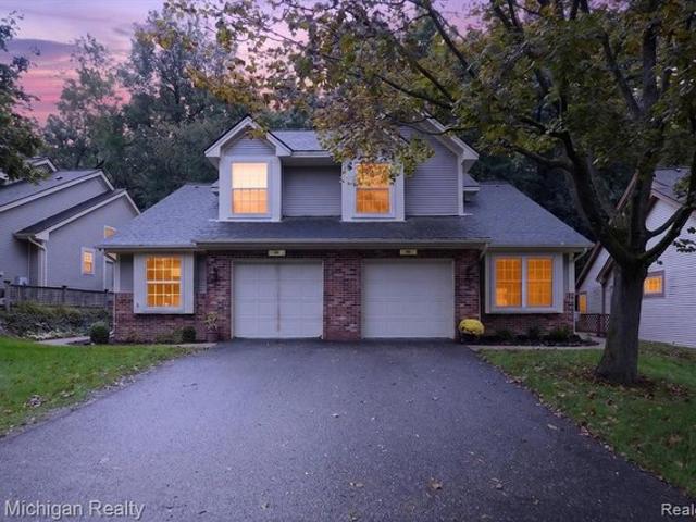 Condo for sale in Fenton, Michigan
