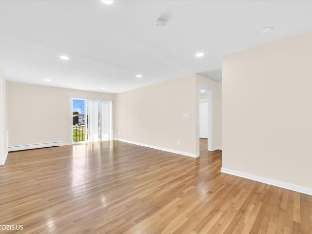 Condo for sale in Des Plaines, Illinois